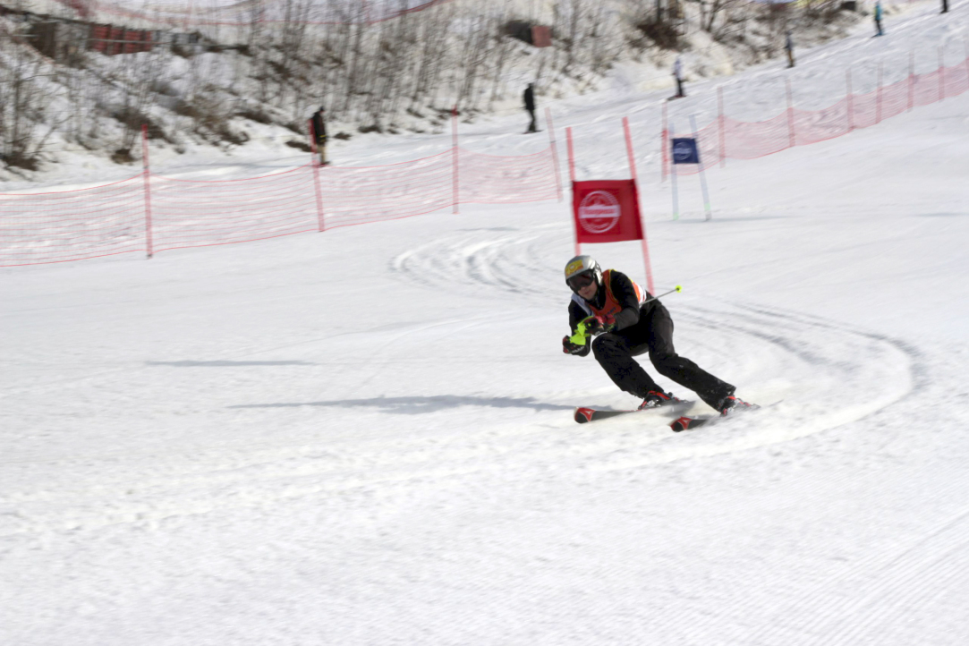Иллюстрация к новости: Горнолыжники и сноубордисты соревновались на HSE Snow Fest